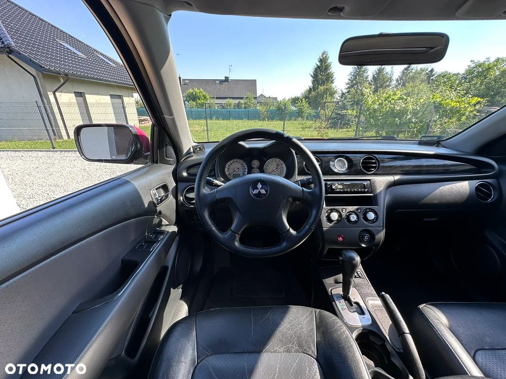 Mitsubishi Outlander - 8