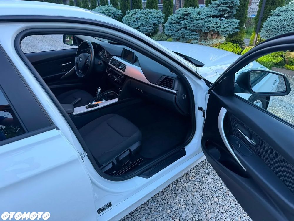 BMW Seria 3 318i Advantage - 26