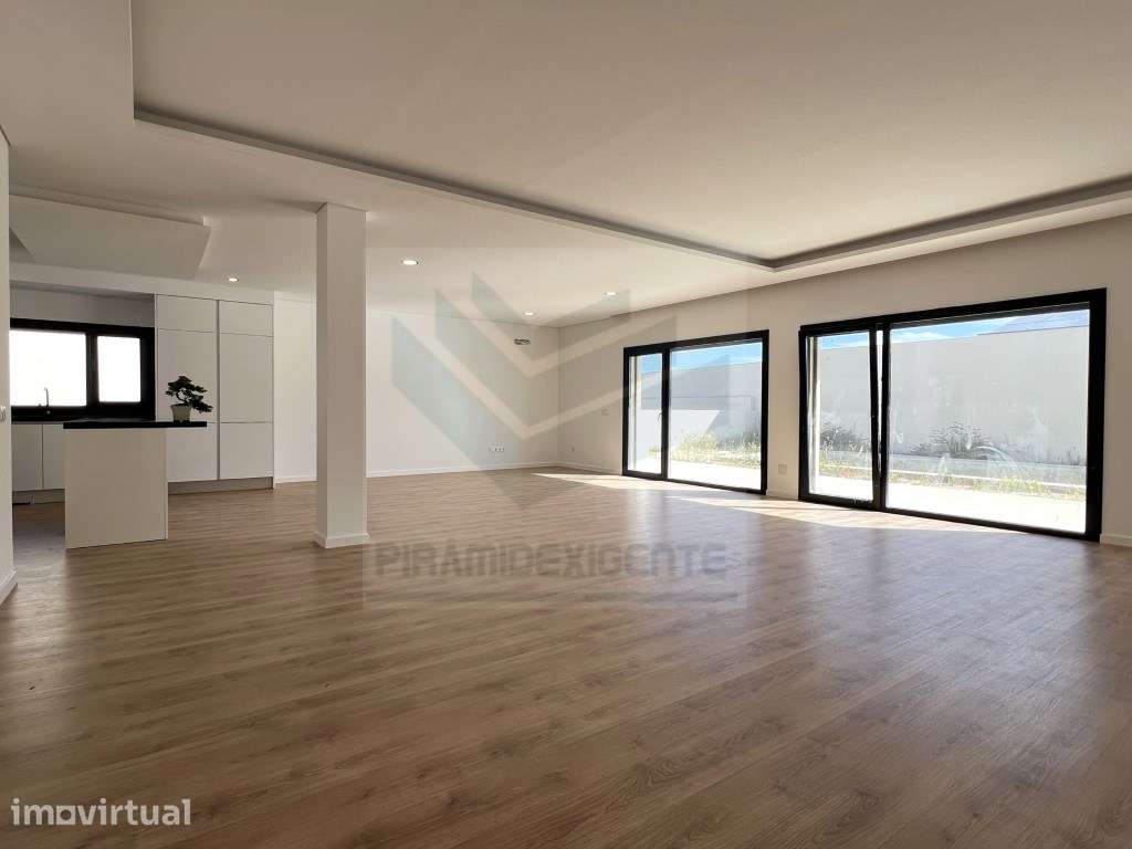 Ampla Moradia T4 em Azeitão: 72m² Open Space, 3 Suítes - Grande imagem: 2/32