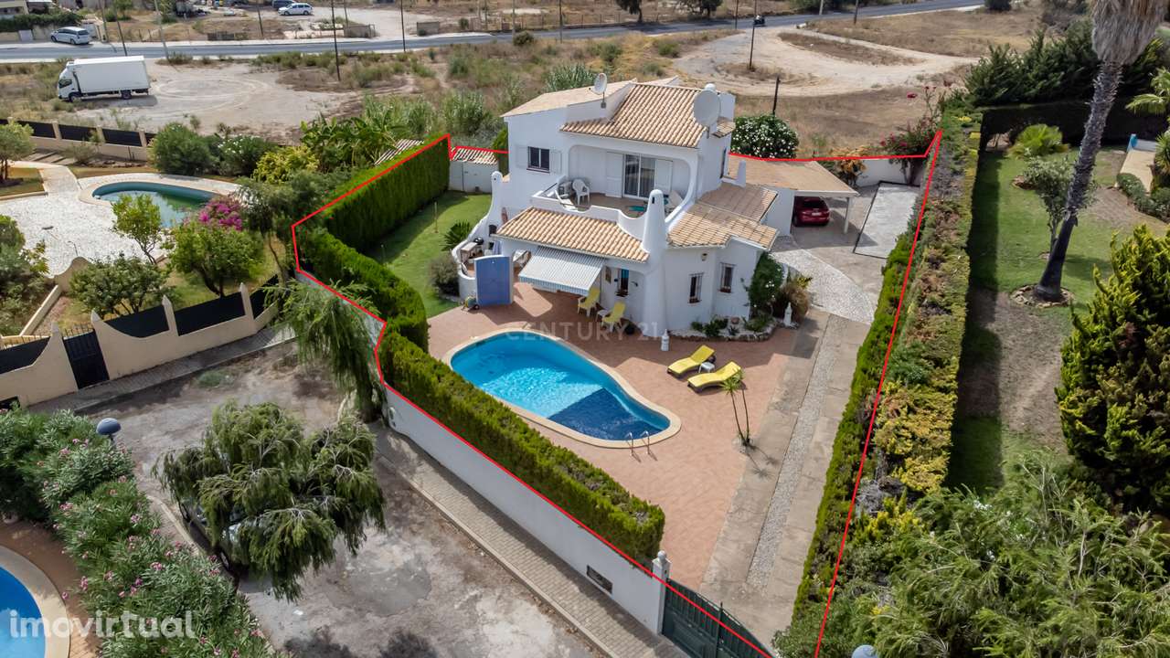 Moradia T3 com piscina apenas a 4Km da praia - Grande imagem: 3/29