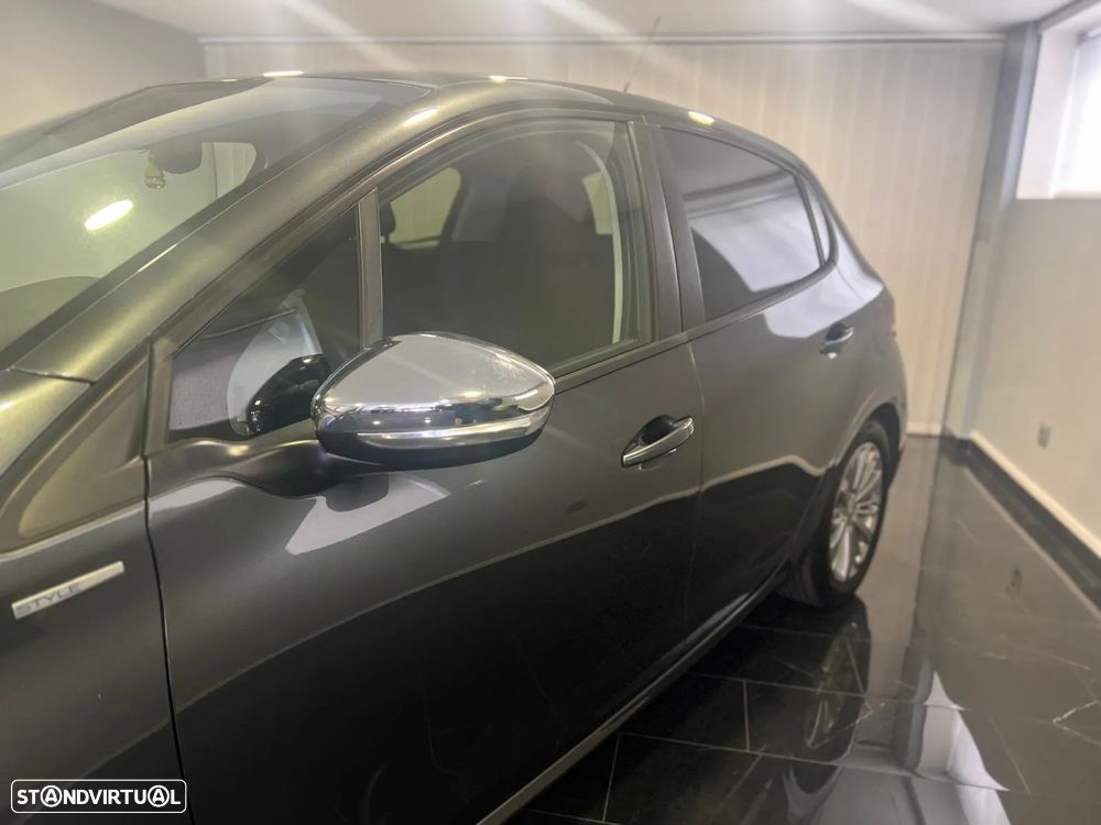 Peugeot 208 1.2 PureTech Style - 19