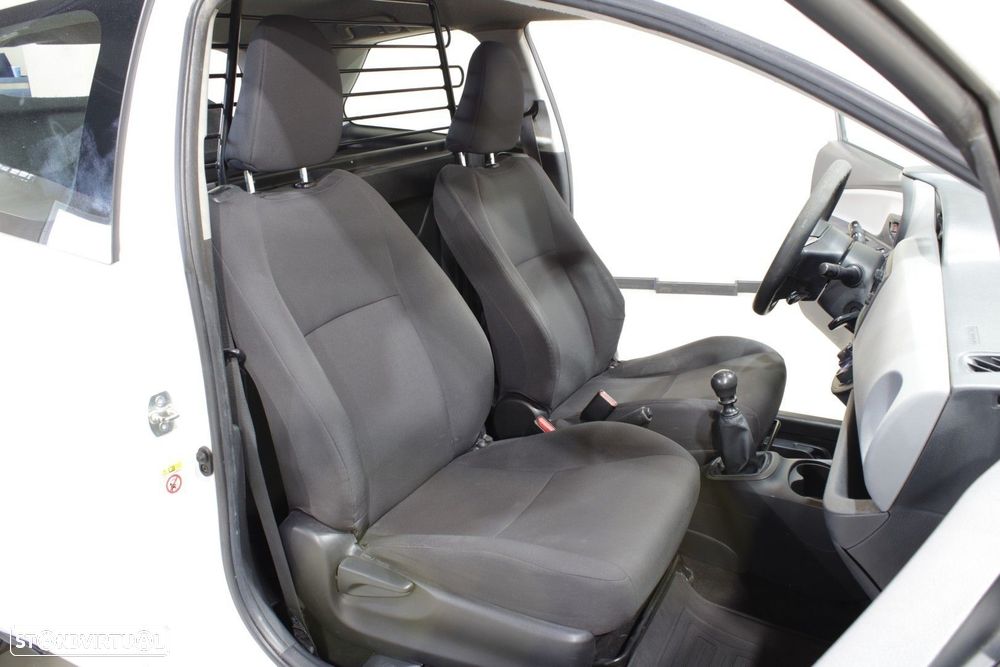 Toyota Yaris 1.4 D-4D AC IVA Dedutível - 9