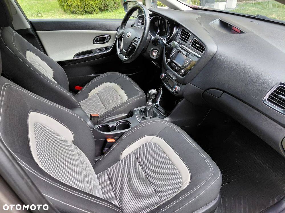 Kia Ceed 1.6 GDI ISG Spirit - 10