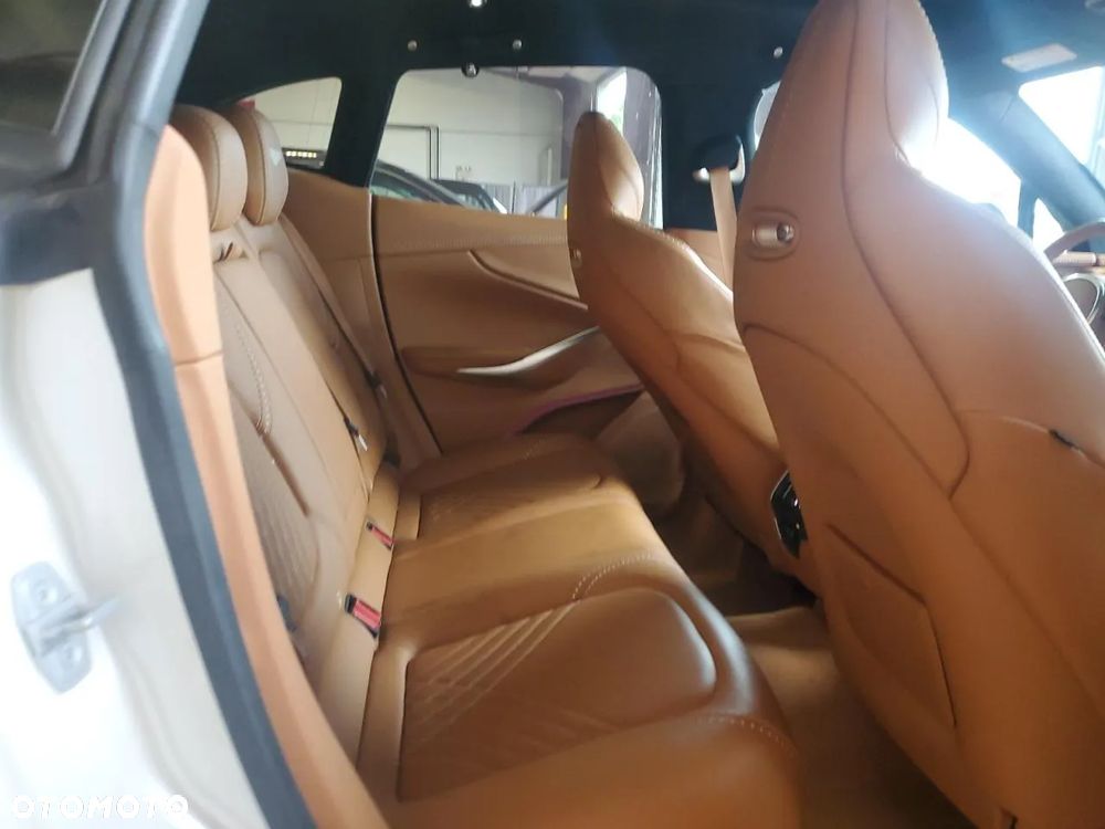 Aston Martin DBX Standard - 8