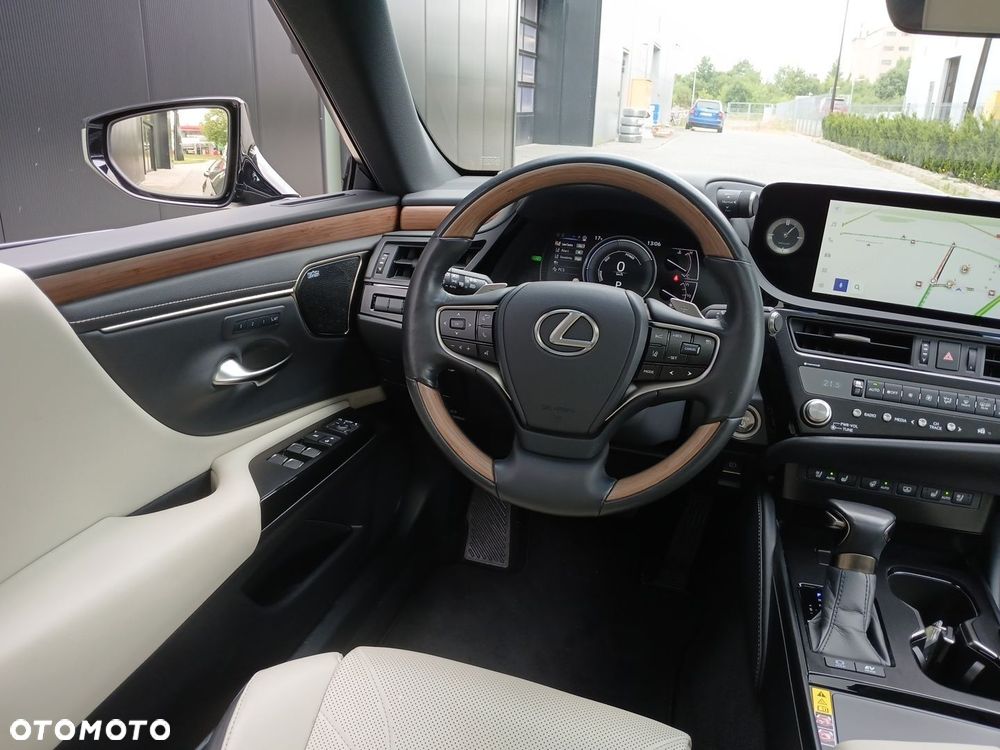 Lexus ES 300h Prestige - 27