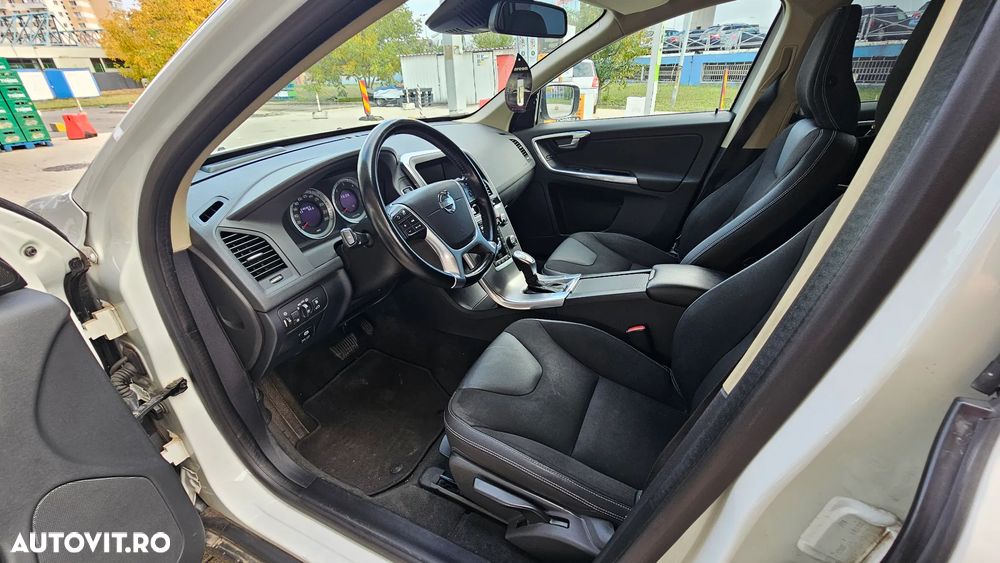 Volvo XC 60 D5 AWD Geartronic Momentum - 9