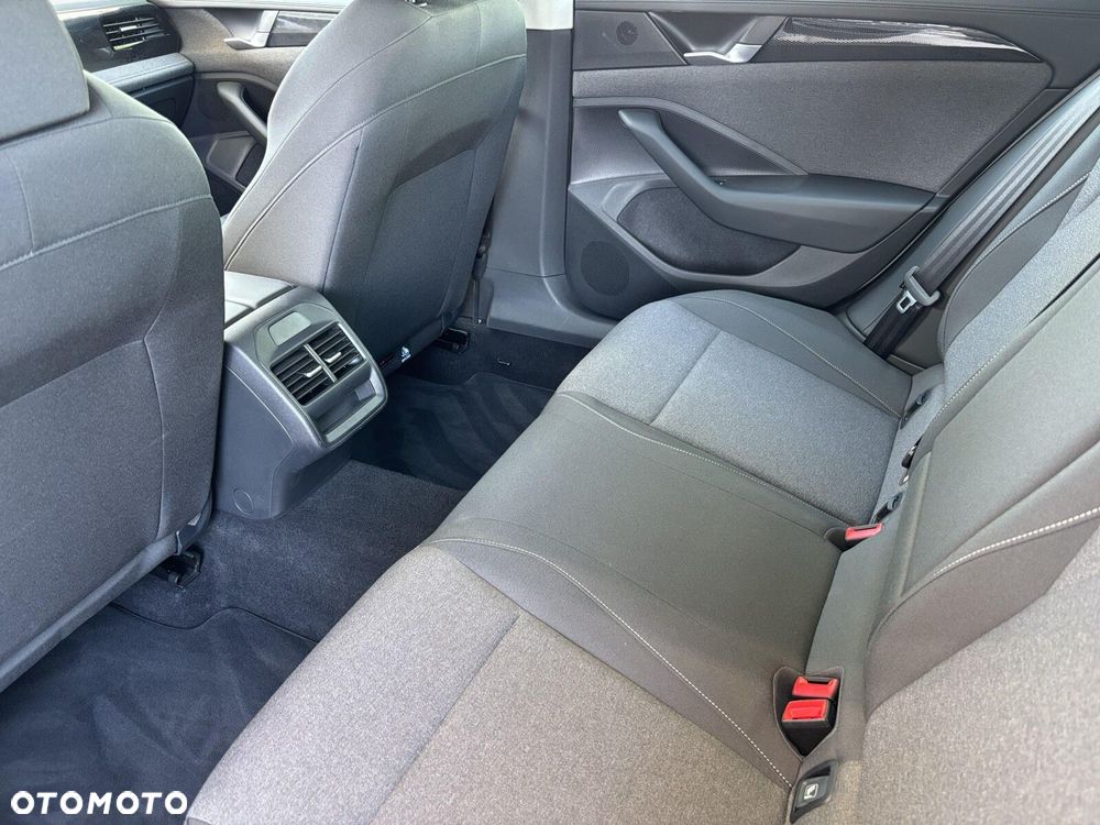 Volkswagen Passat Variant 2.0 TDI SCR DSG - 14