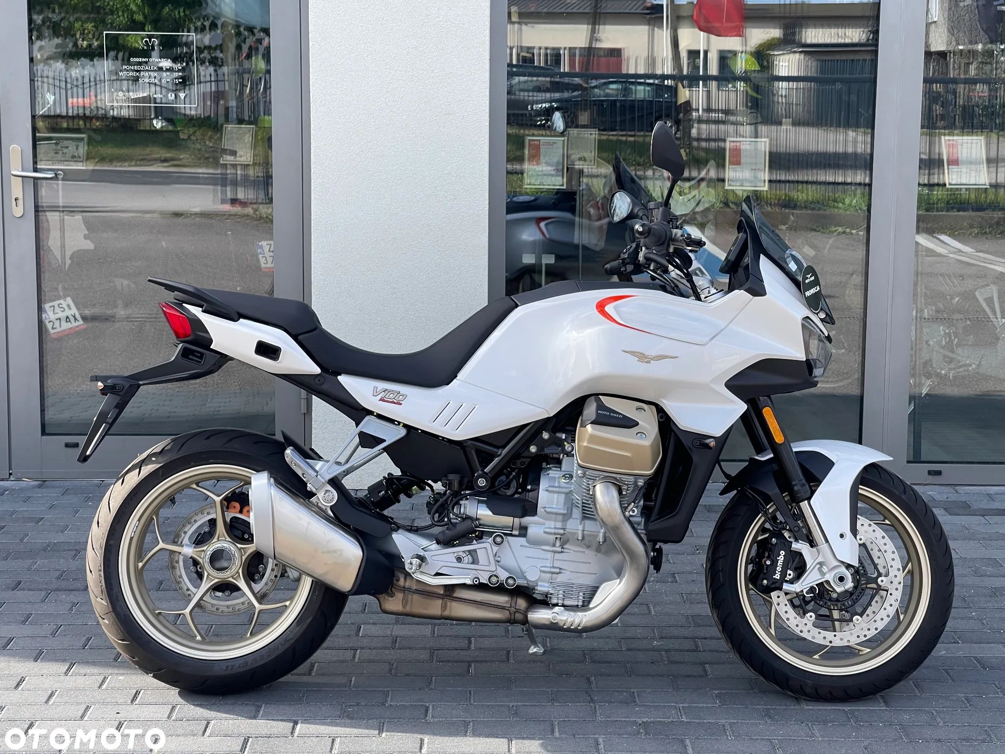 Moto Guzzi V100 Mandello - 1