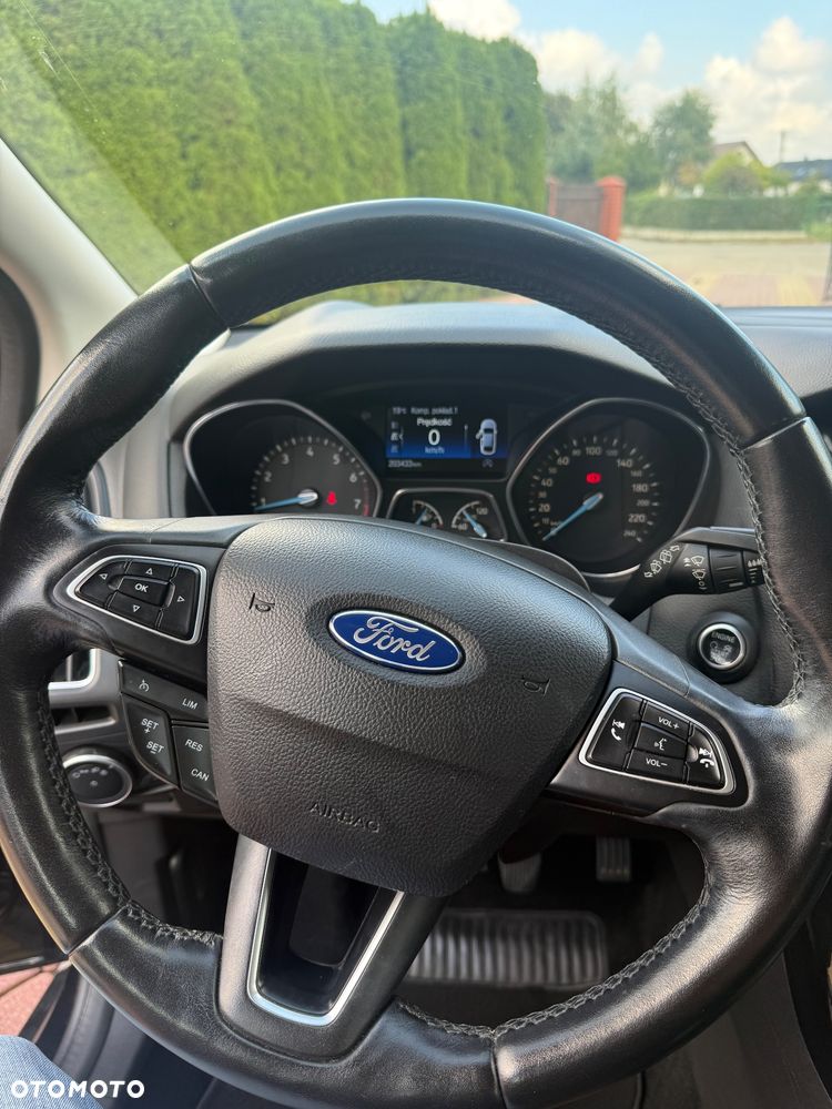Ford Focus 1.0 EcoBoost Titanium - 34