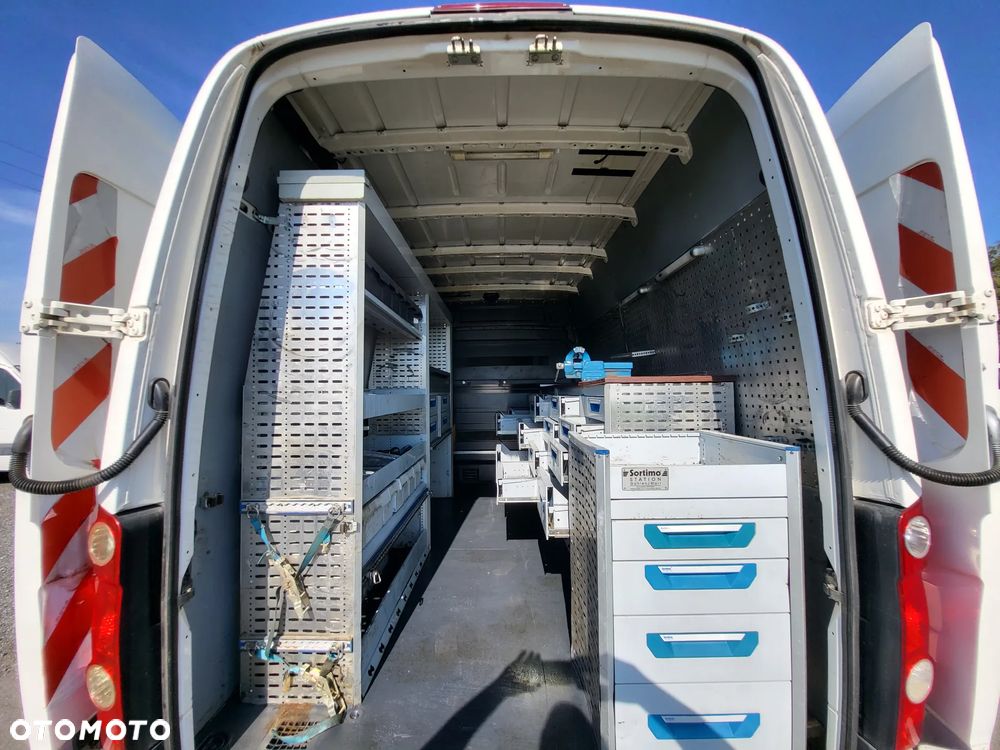 Volkswagen Crafter blaszak z zabudową warsztatową - 12