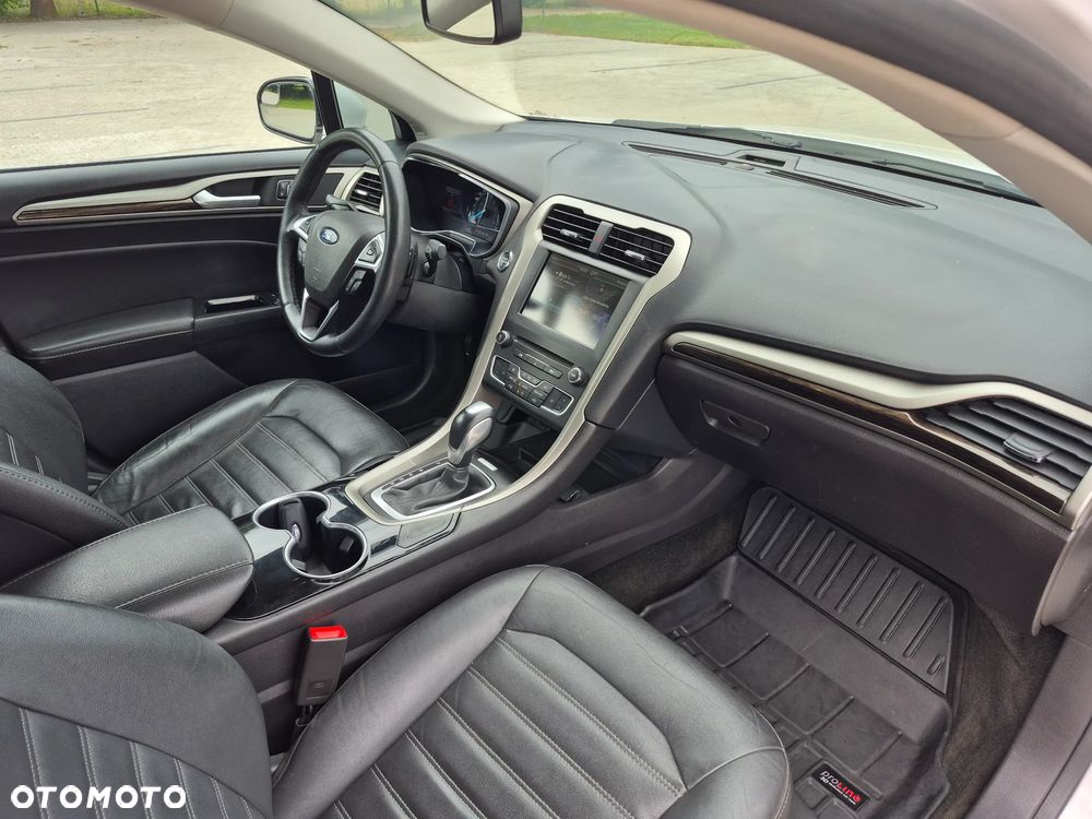 Ford Fusion - 29