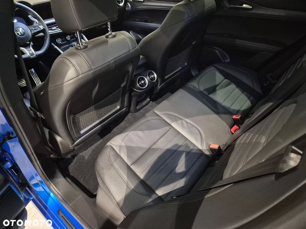 Alfa Romeo Stelvio - 11