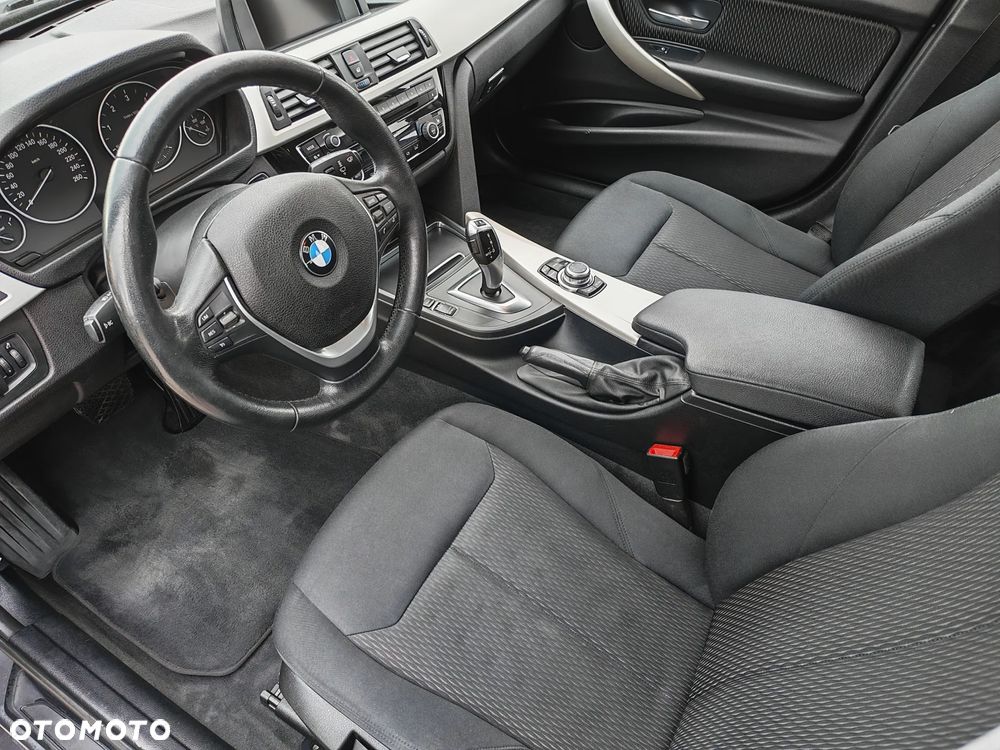 BMW Seria 3 320d - 25