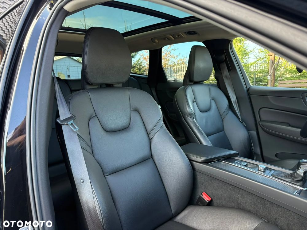 Volvo XC 60 D5 AWD Momentum - 12