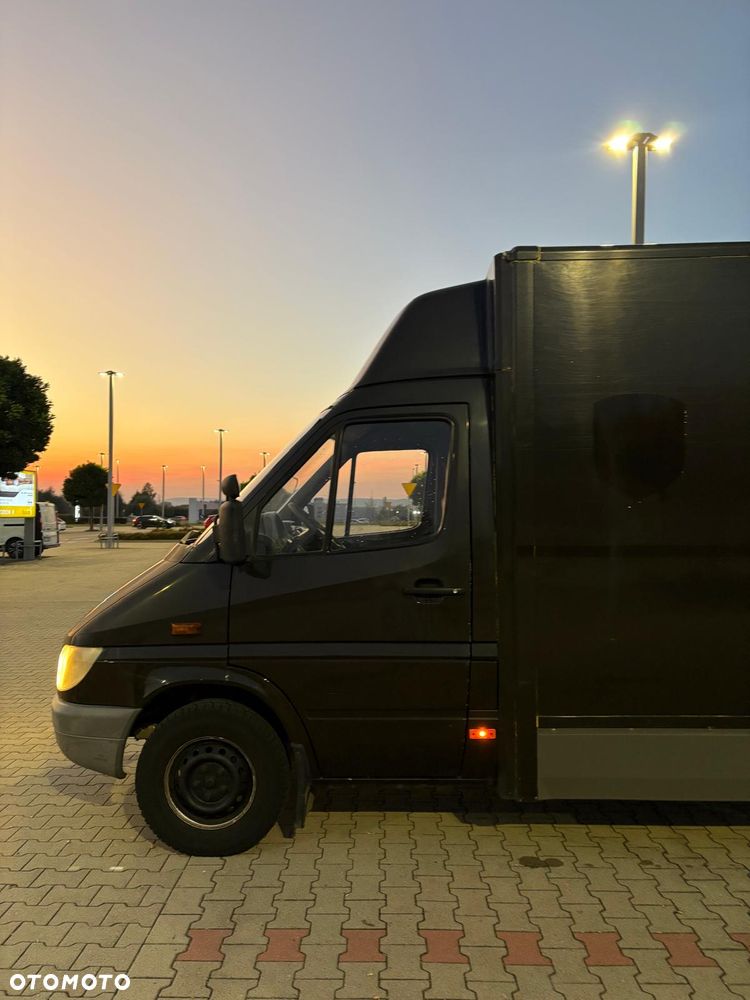 Mercedes-Benz Sprinter - 16