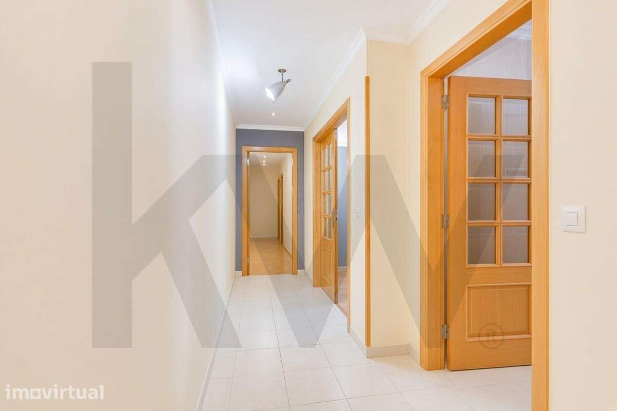 T3 com Garagem em Camarate | Espaço, Conforto e Localização - Grande imagem: 4/48