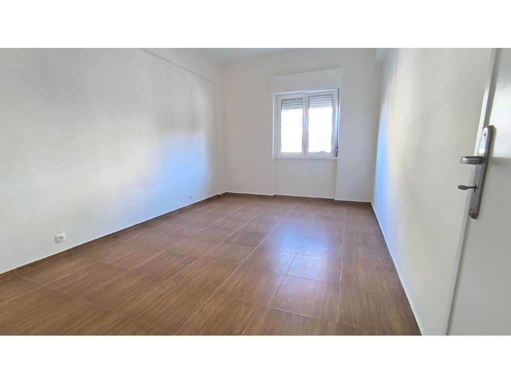 Excelente Apartamento T3 no Olival Basto para Arrendamento - Grande imagem: 4/20