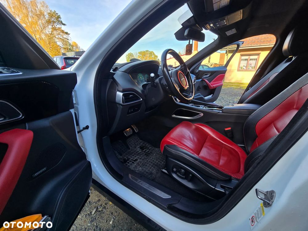Jaguar F-Pace 20d AWD R-Sport - 18