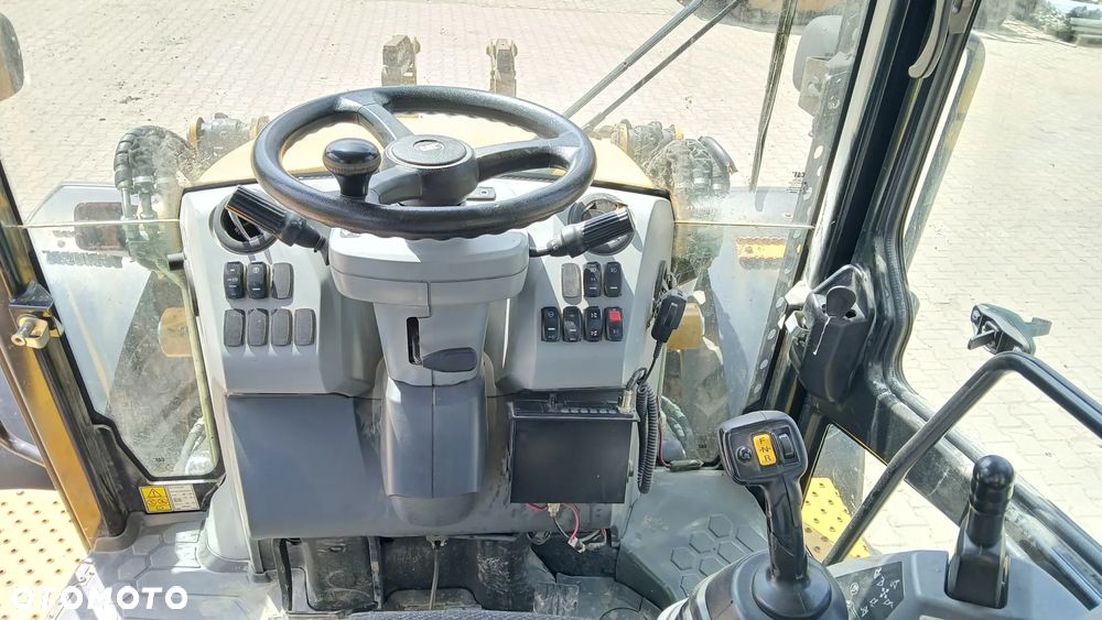 Caterpillar 444F2 - 14