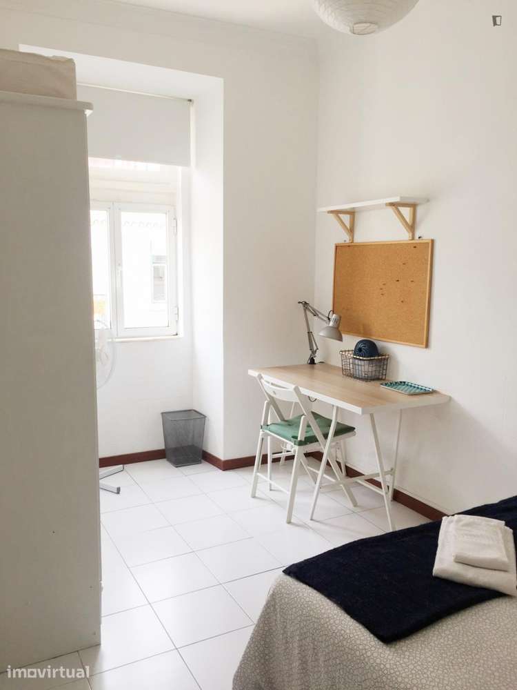 Quarto - localizado em Anjos Lisbon - Grande imagem: 4/18