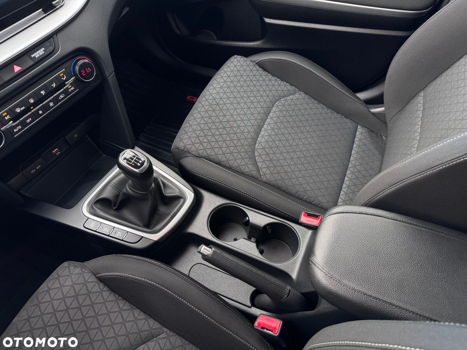 Kia Ceed - 24