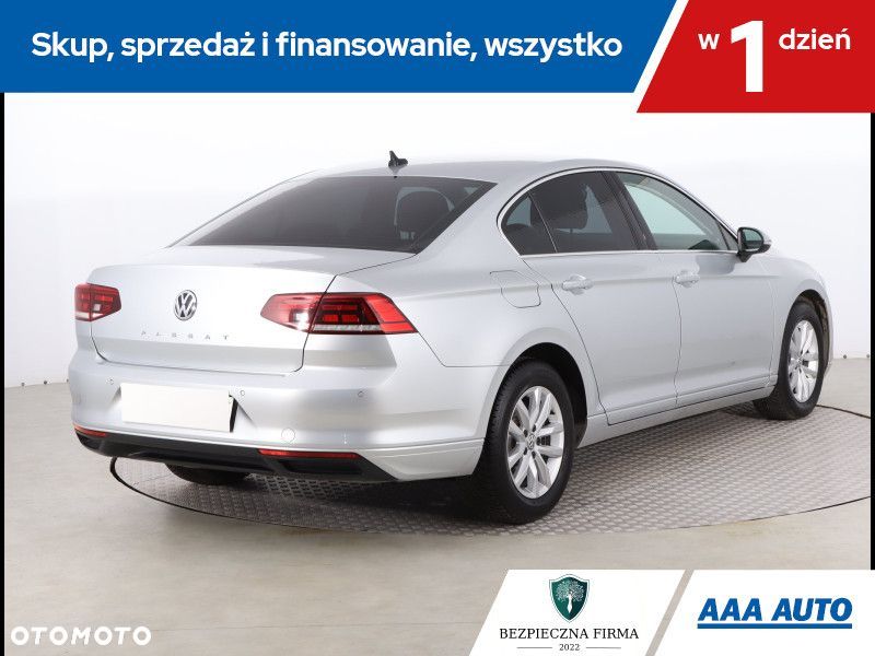 Volkswagen Passat - 6