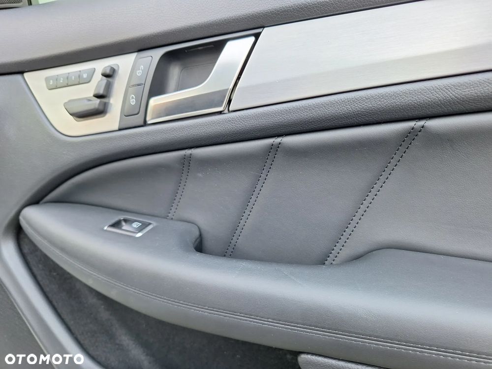 Mercedes-Benz Klasa C 63 AMG Coupe AMG SPEEDSHIFT MCT - 25