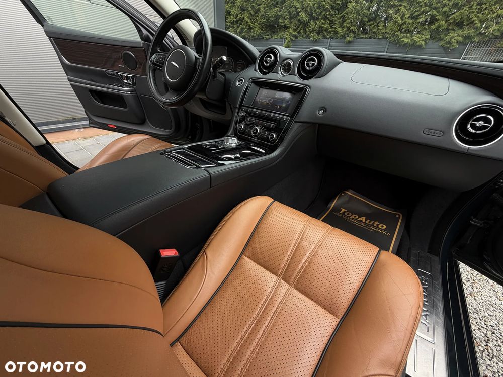Jaguar XJ 3.0 D V6 Premium Luxury - 16