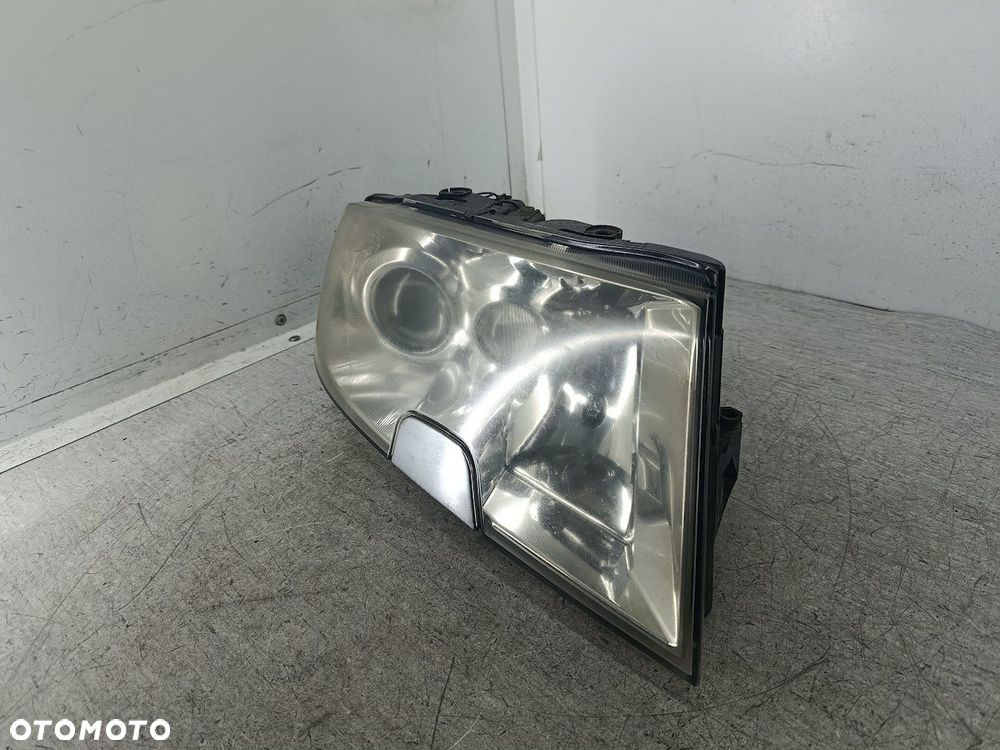 LAMPA PRZÓD PRAWA XENON SKODA SUPERB I - 7