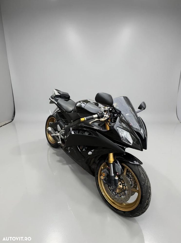 Yamaha YZF 600 R6 - 4