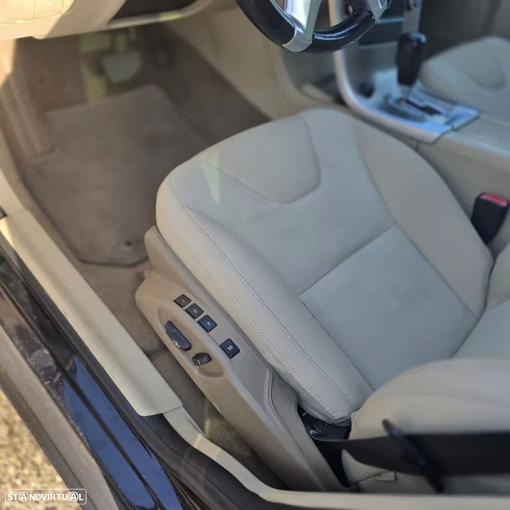 Volvo XC 60 2.4 D Momentum Geartronic - 14