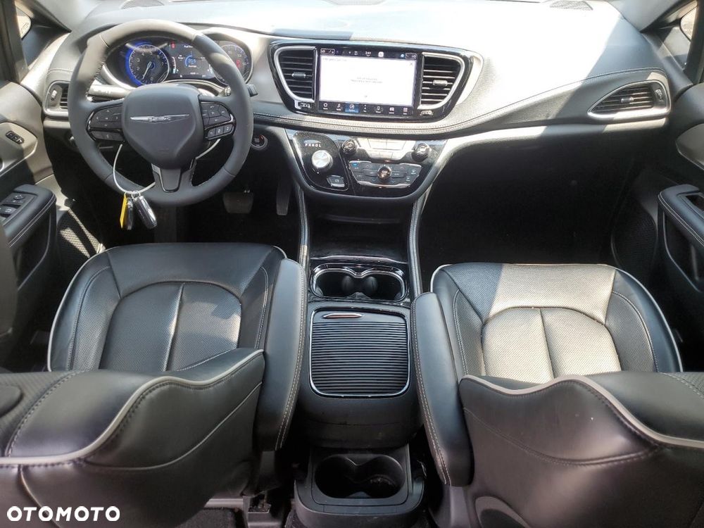 Chrysler Pacifica - 8