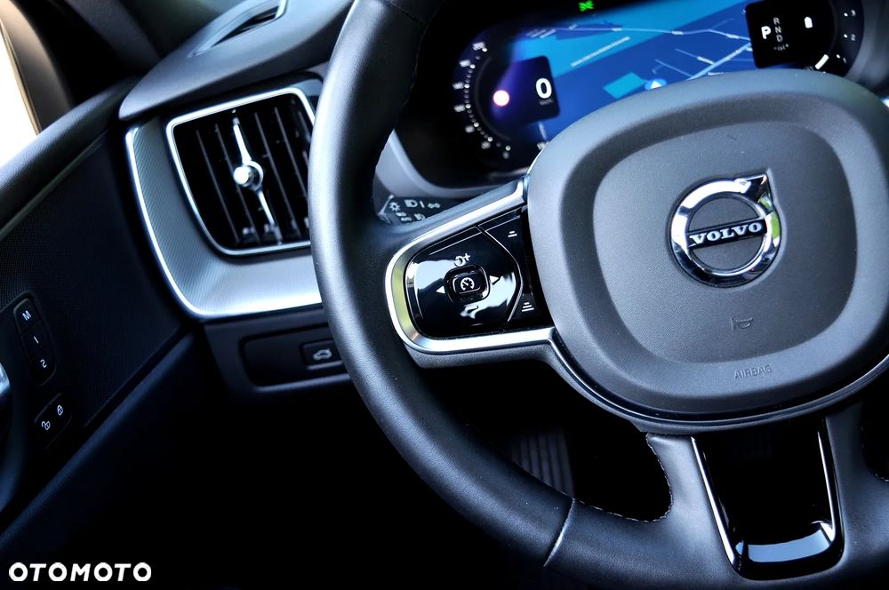 Volvo XC 60 B4 D Plus Dark - 29