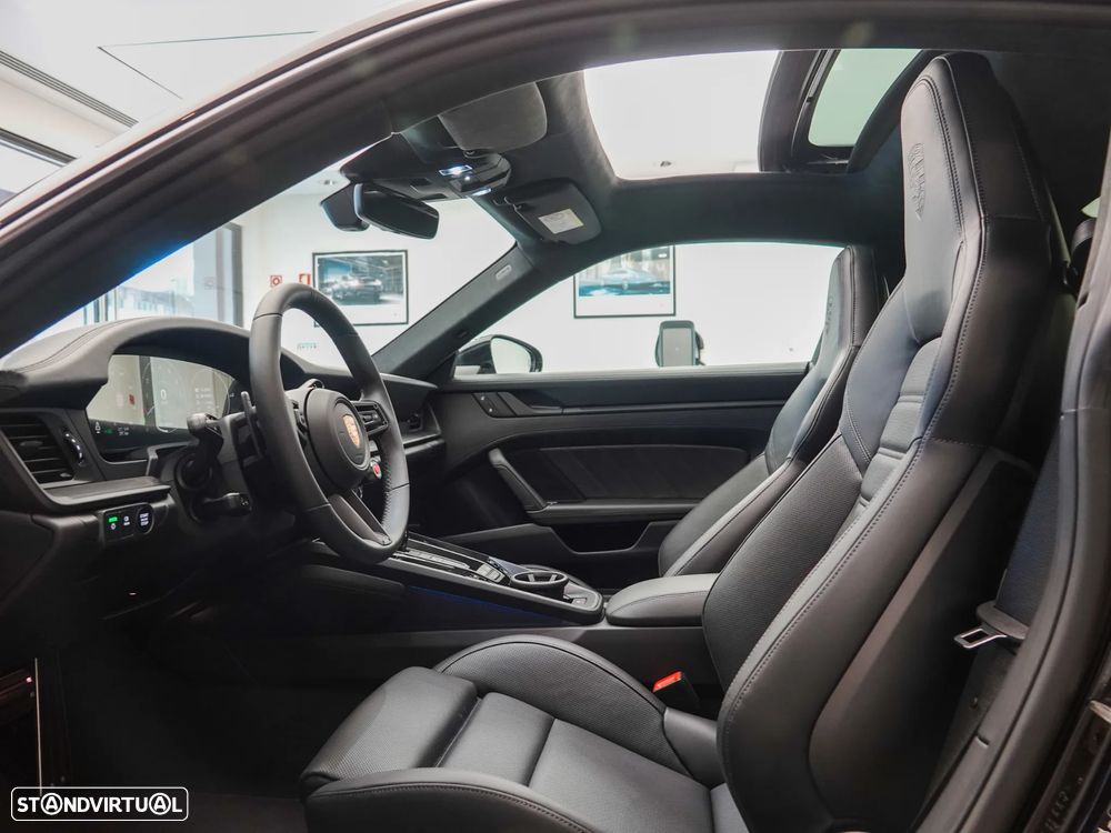 Porsche 911 (992) Carrera 4 GTS - 17