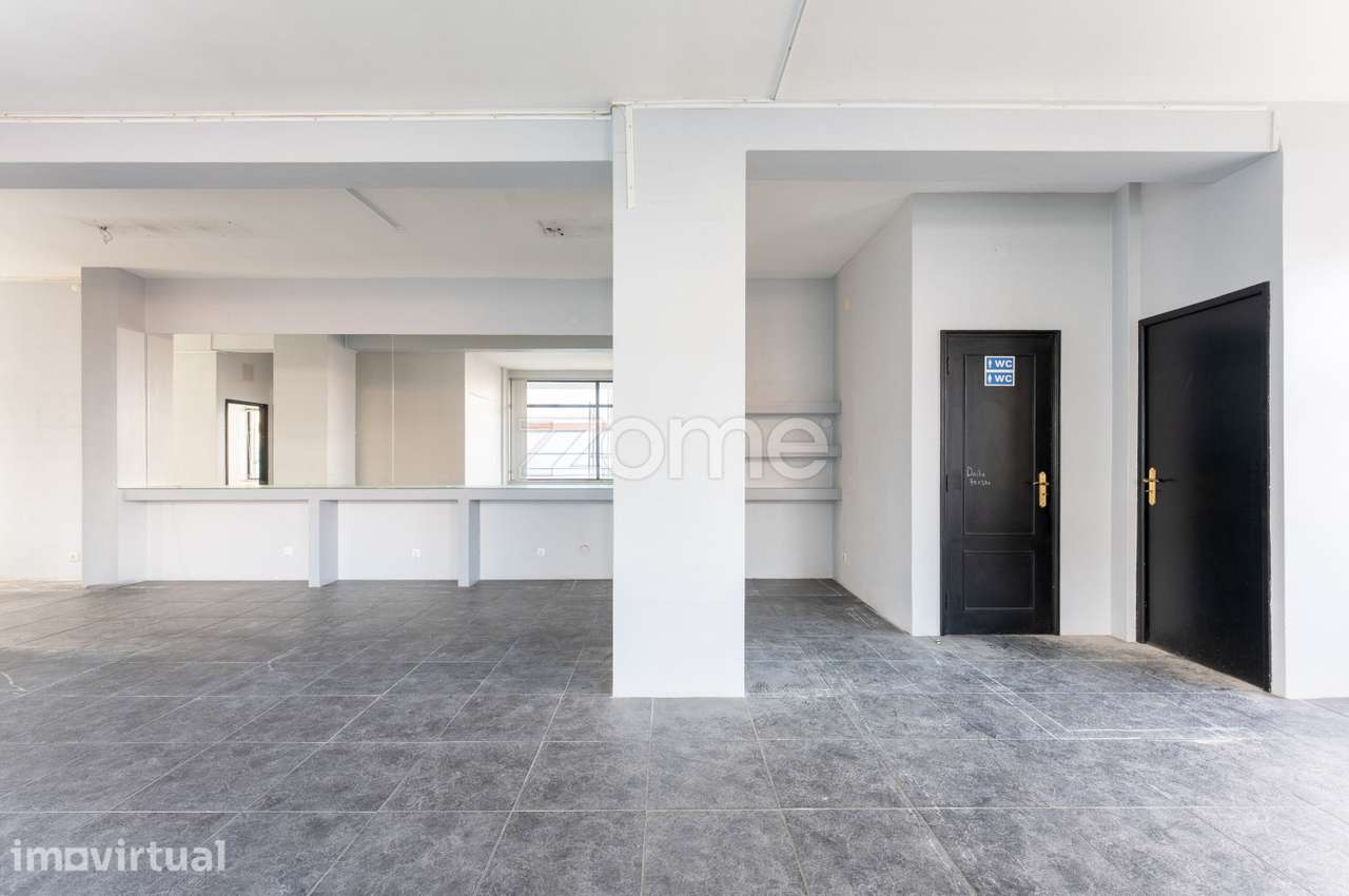 Loja 95m² em Gaia com Potencial de Conversão para T3 - Grande imagem: 5/24