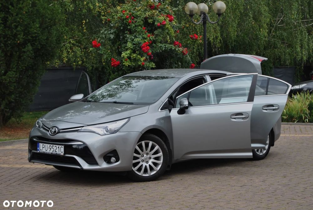 Toyota Avensis 1.8 Sol NAVI - 19