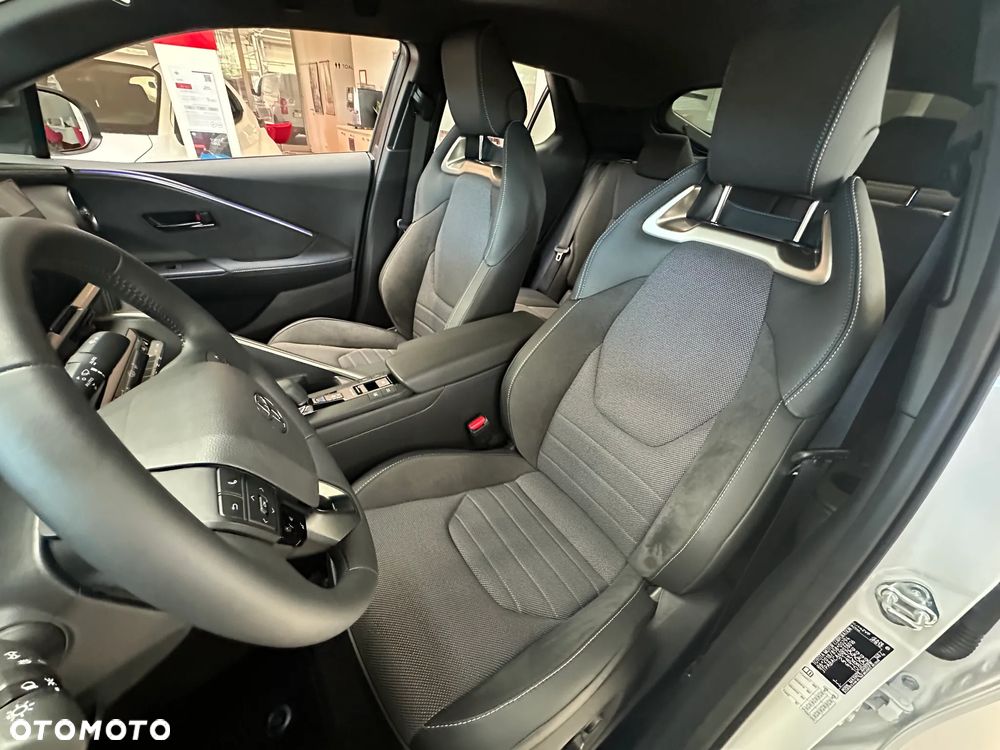 Toyota C-HR 2.0 PHEV Dynamic Force Executive - 10