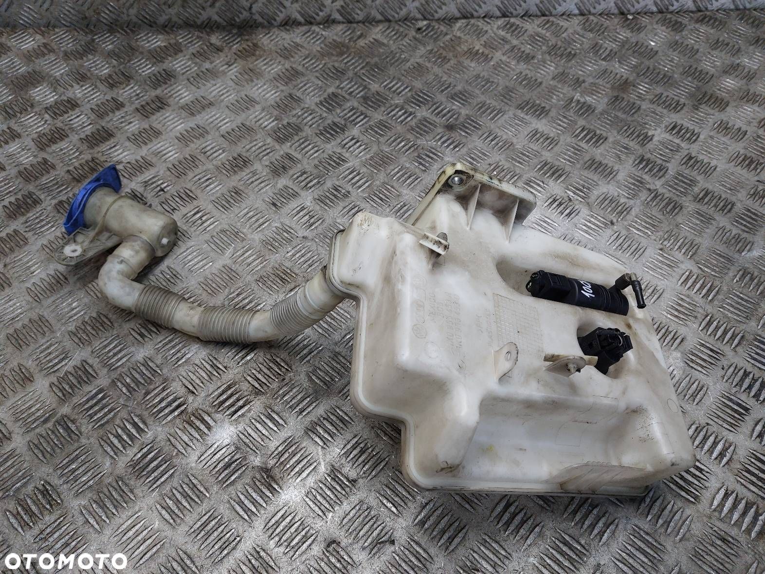 ZBIORNICZEK PŁYNU SPRYSKIWACZY JETTA V 1K0955453R - 1