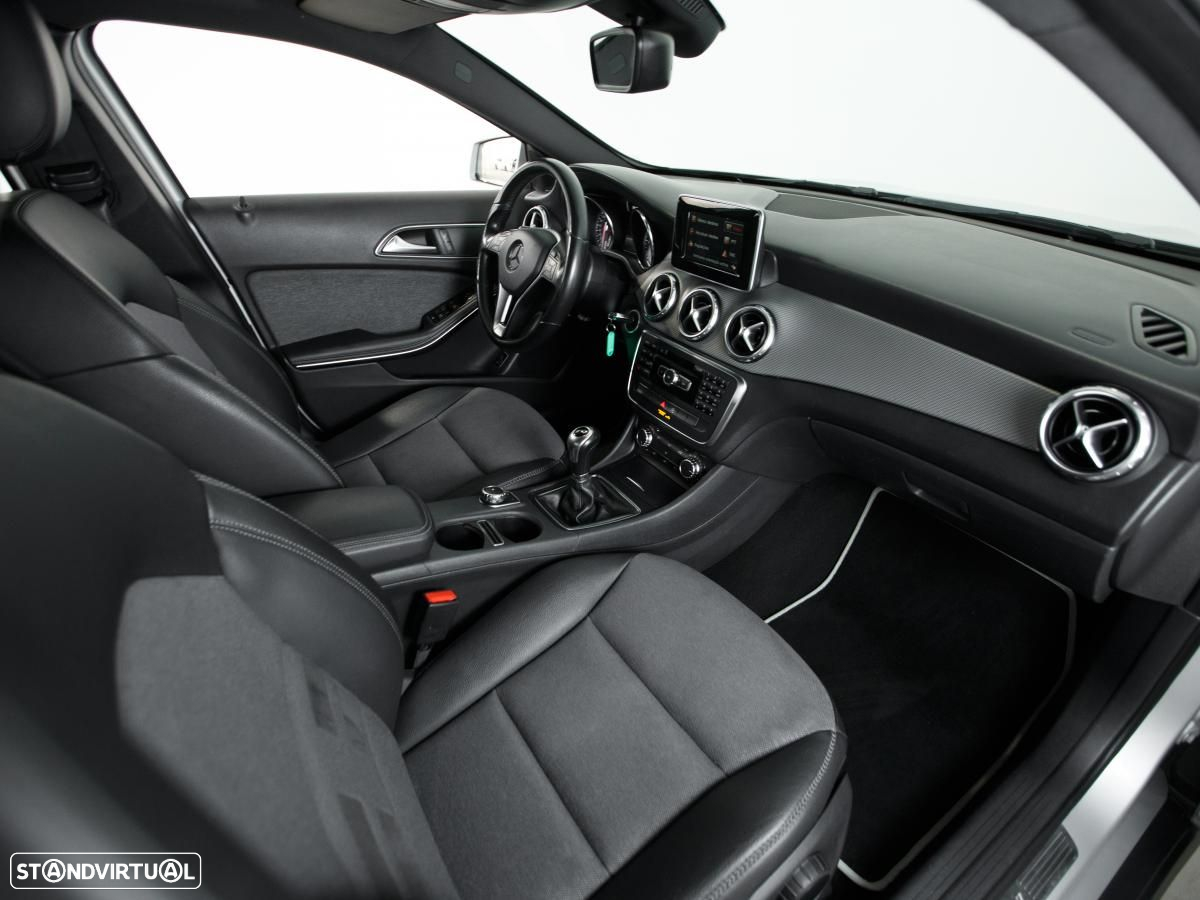 Mercedes-Benz GLA 180 - 9