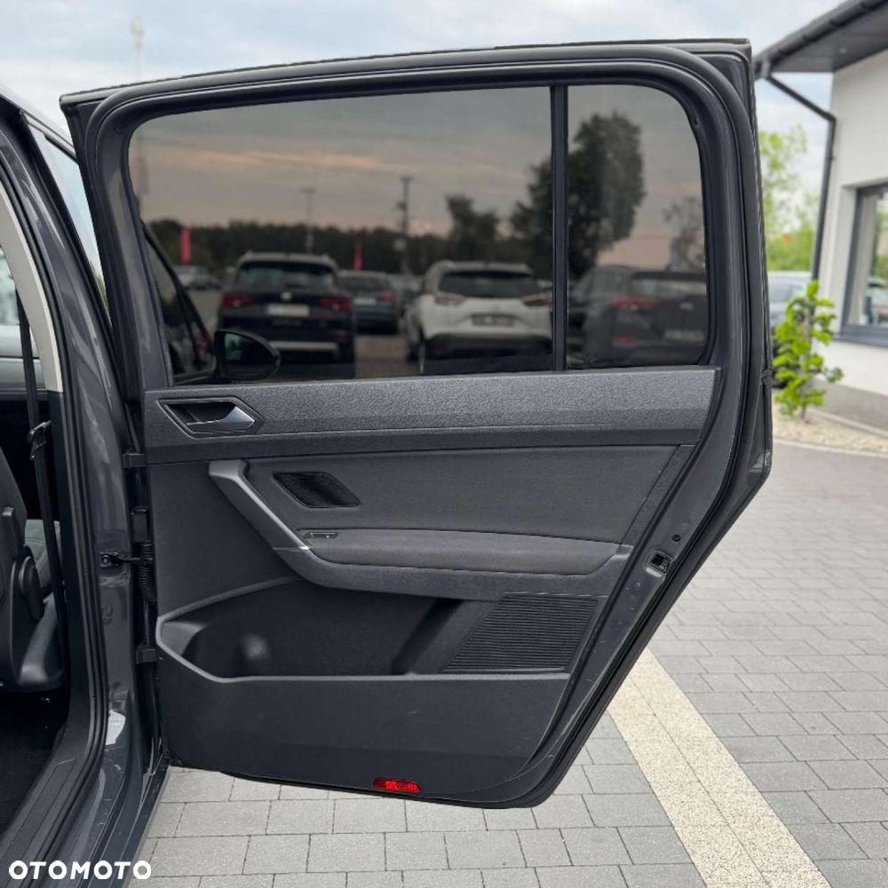Volkswagen Touran - 27