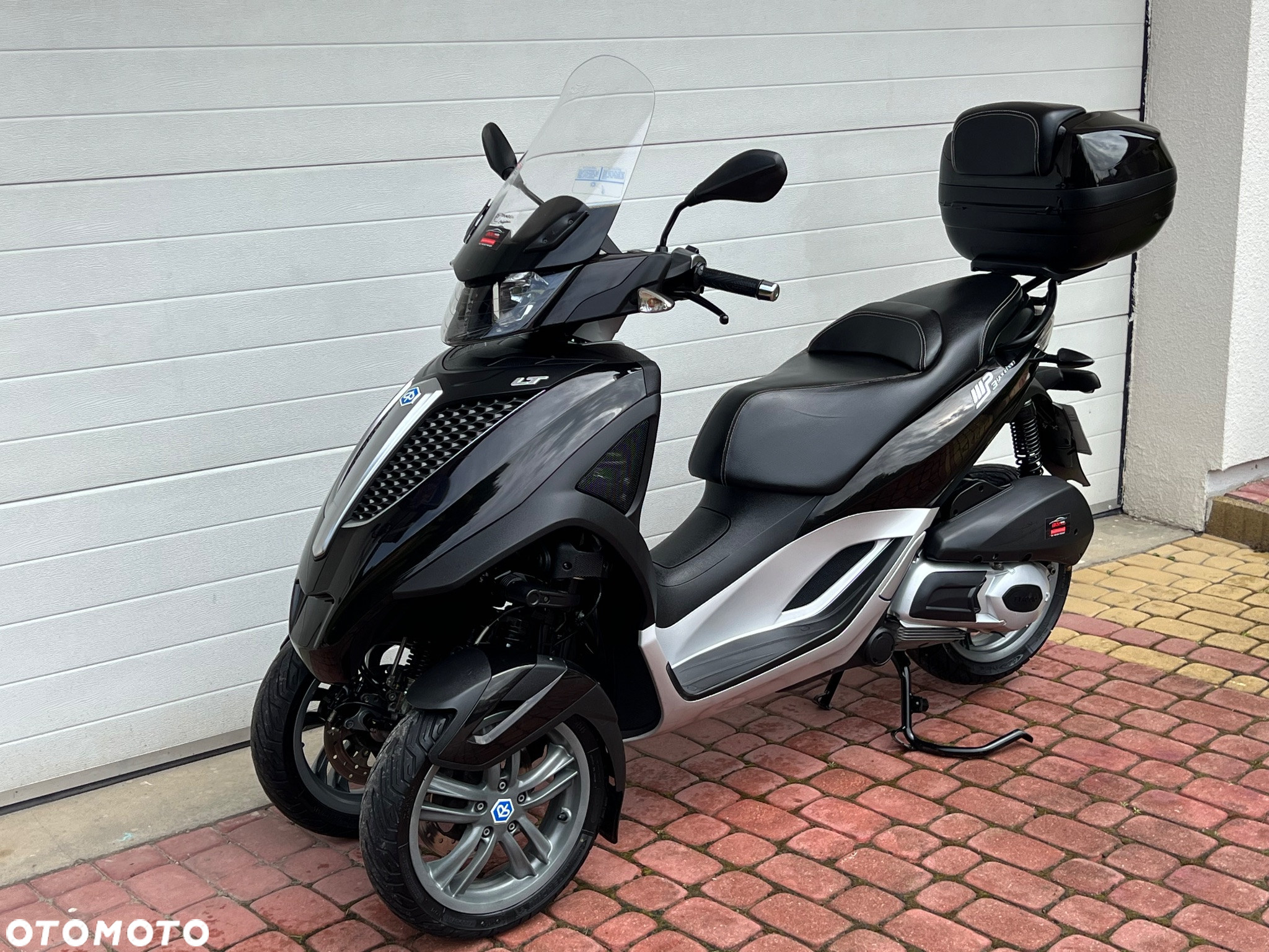Piaggio MP-3 - 12