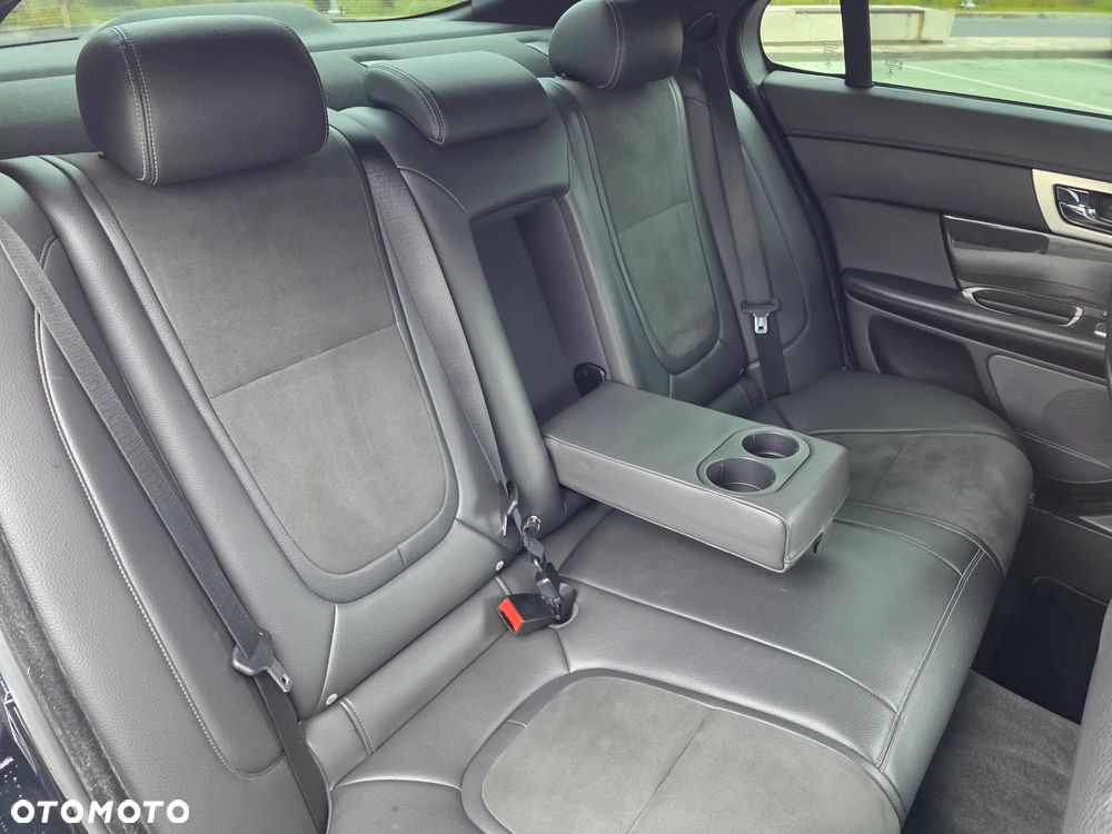 Jaguar XF 2.2 - 22