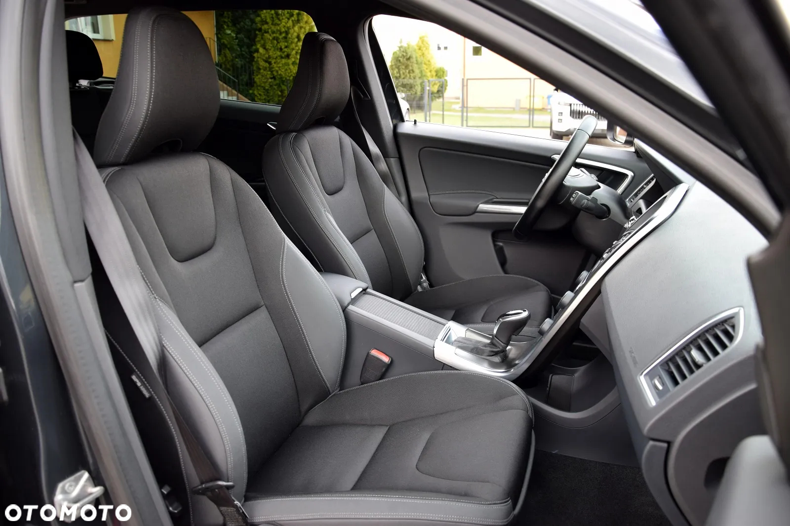 Volvo XC 60 D4 AWD Momentum - 24