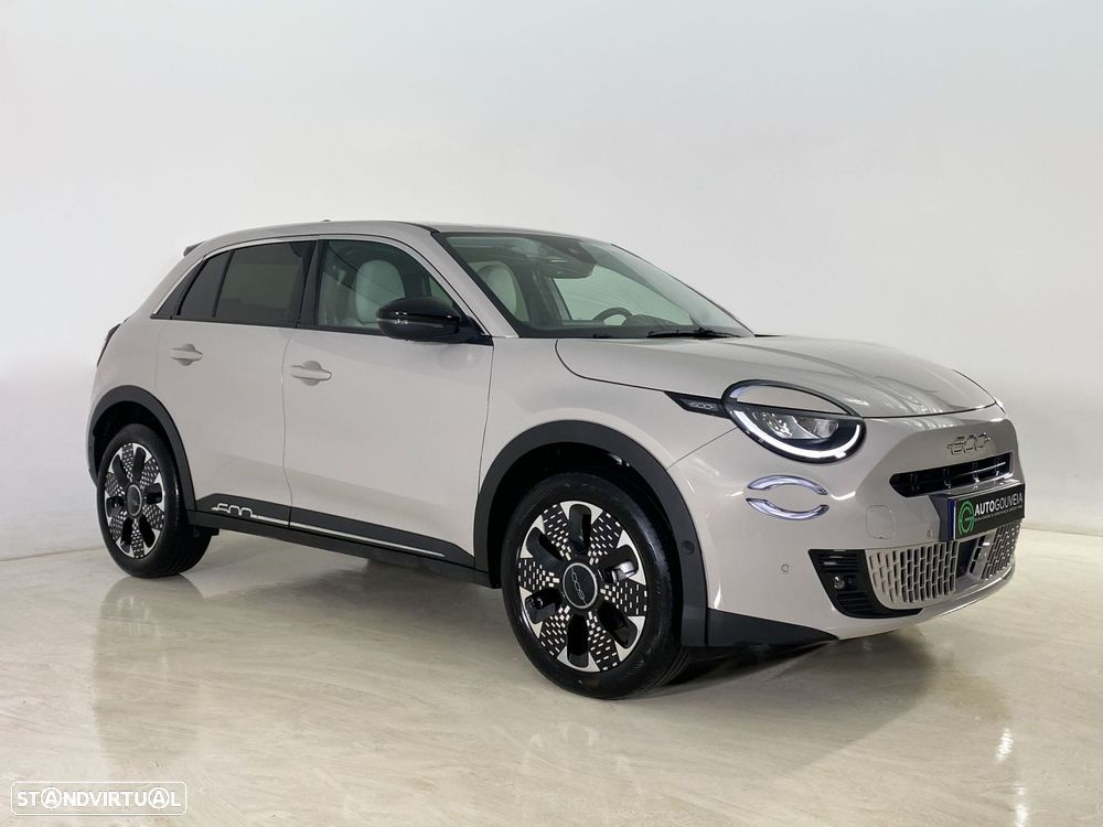 Fiat 600 HYBRID 125 Anos Edition - 3