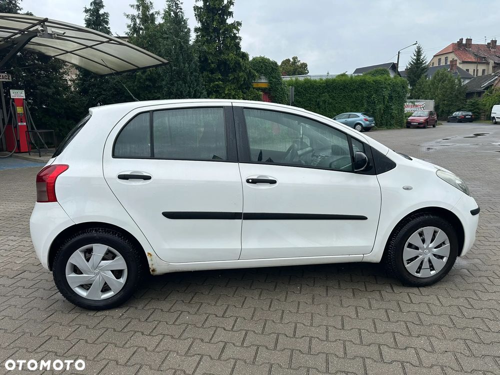 Toyota Yaris 1.0 Terra - 9