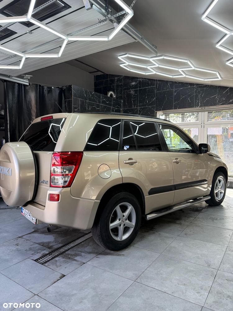 Suzuki Grand Vitara 2.0 Comfort + - 1