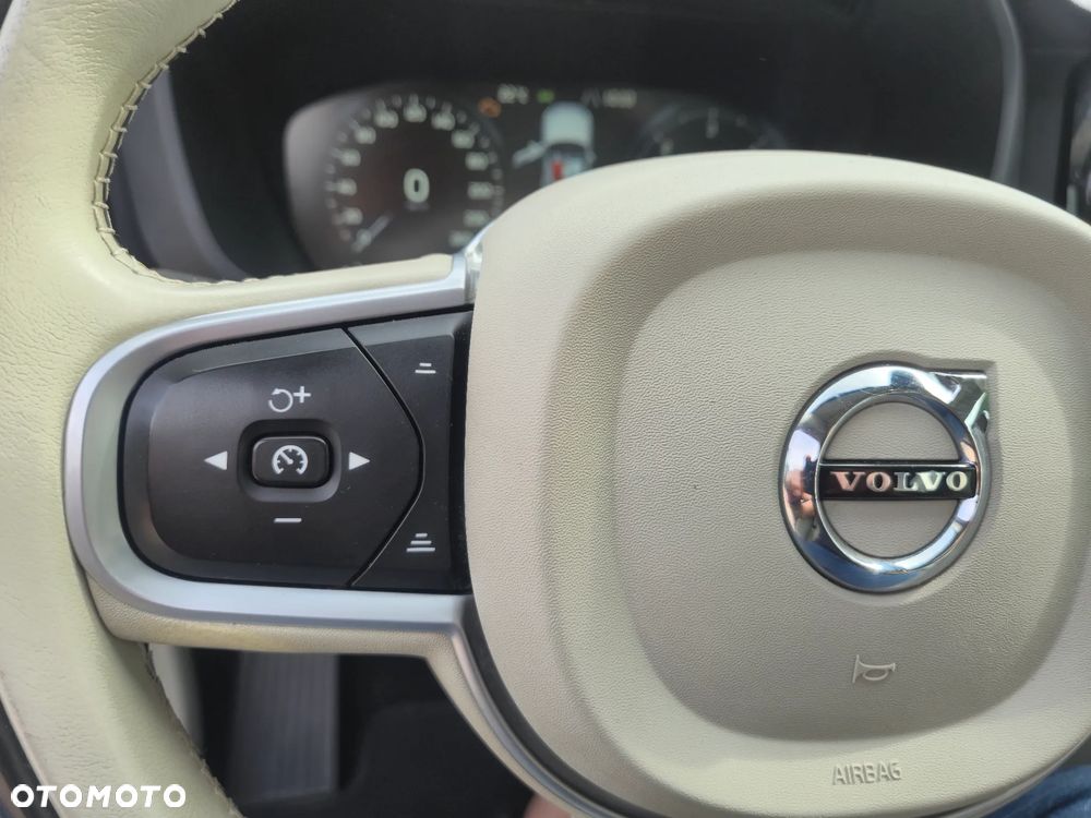 Volvo XC 60 D4 SCR Momentum - 30