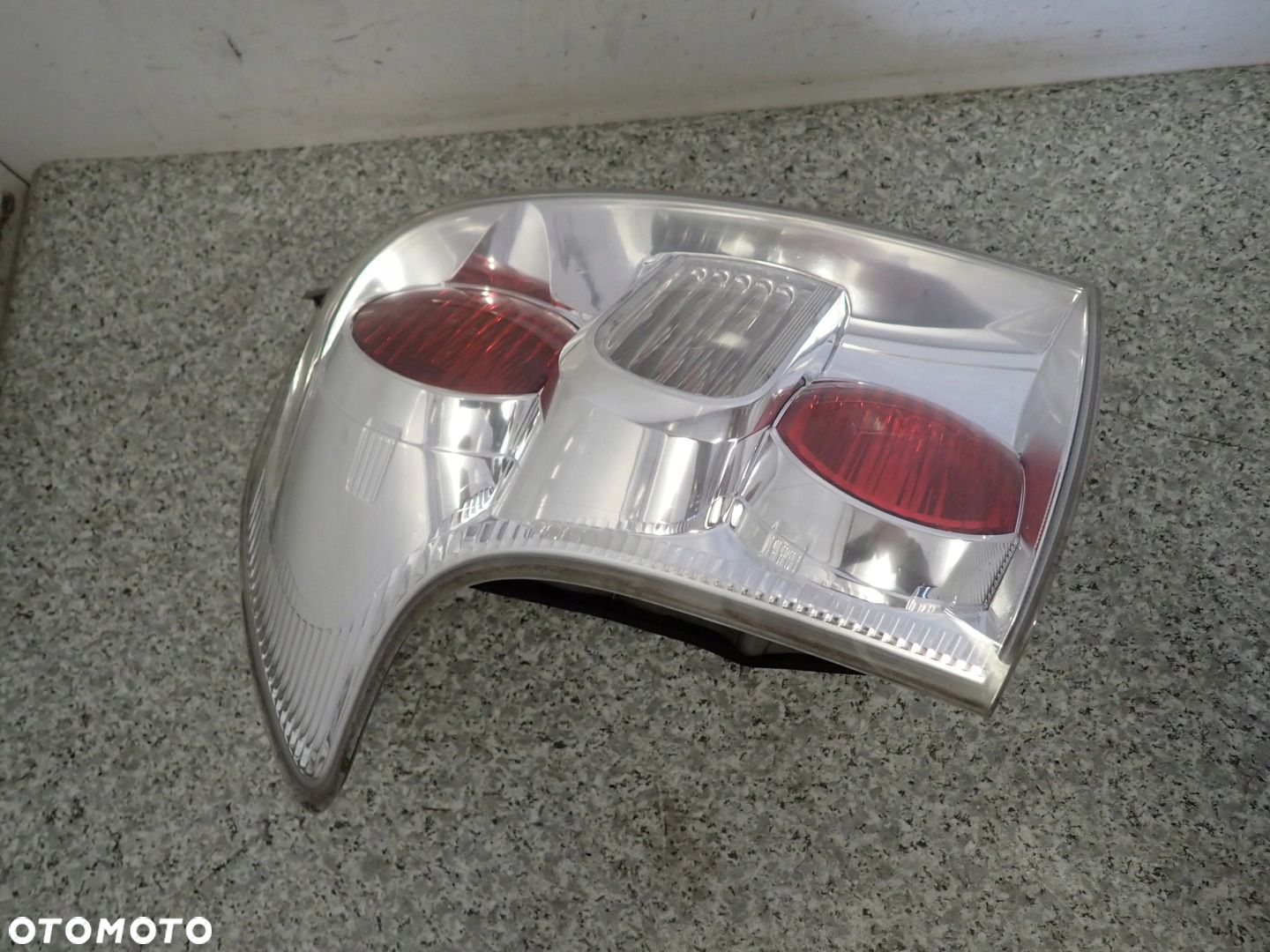 TOYOTA COROLLA VERSO 07- LAMPA TYLNA LEWA LIFT - 5