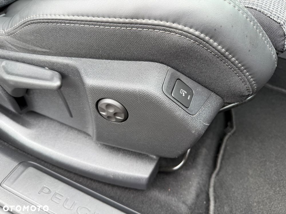 Peugeot 3008 THP 165 EAT6 Stop & Start Allure - 16