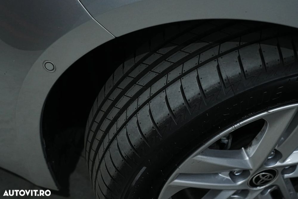 Toyota Corolla 1.8 HSD Business - 37